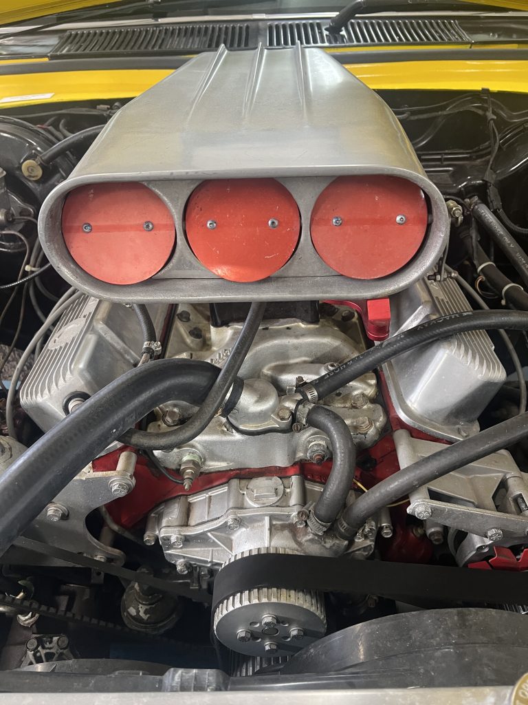 Supercharged V8 engine with a blower scoop